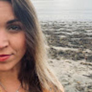 Meet your Posher, Adrianne